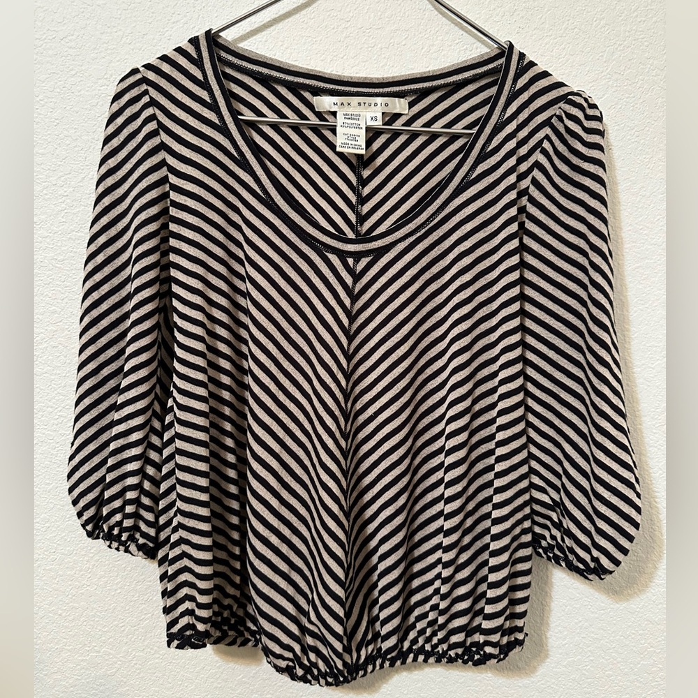 EUC MAX STUDIO Chevron Striped Tan & Black 3/4 Sleeve Scoop Neck Blouse